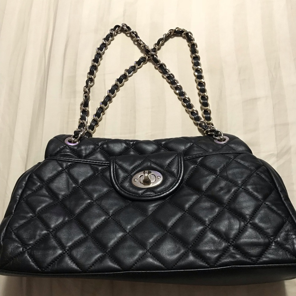 Authentic Guess by Marciano Black Quilted Purse